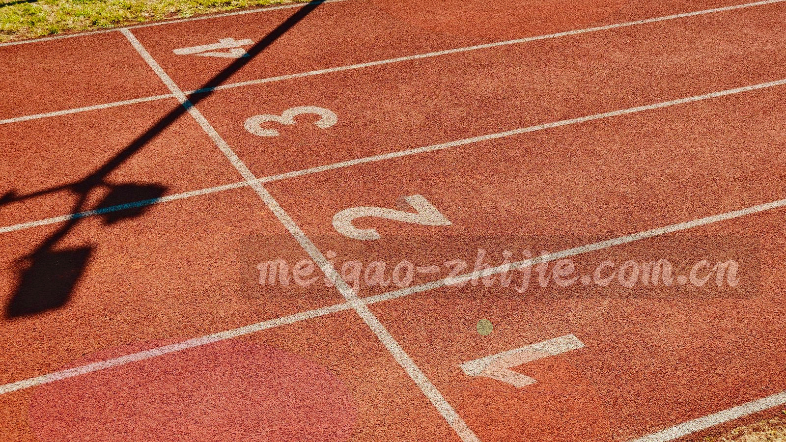 由横向色带构成的高原湖面抽象背景纹理